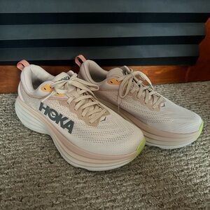 Like *New* Hoka Bondi 8 Cream/Vanilla